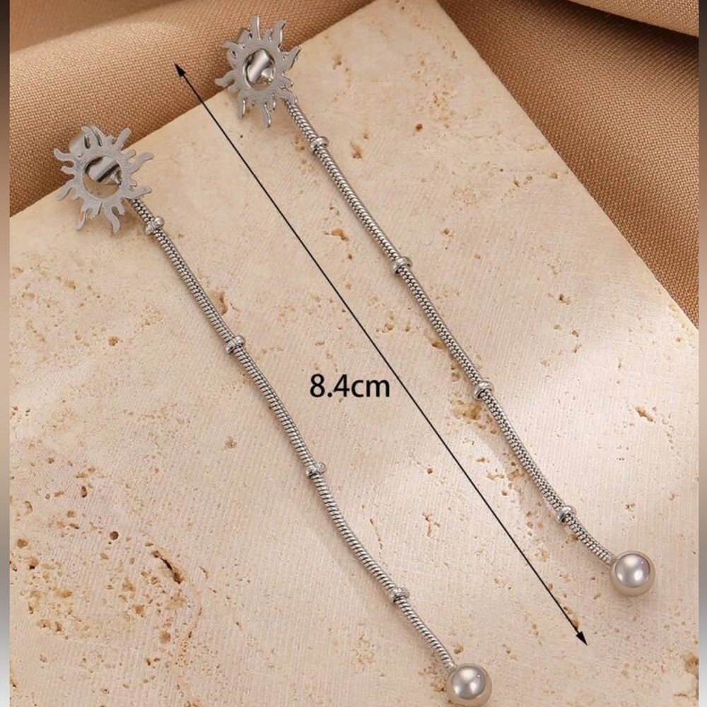Chic Sunburst Silver Dangle Earrings - Picture 4 of 6
